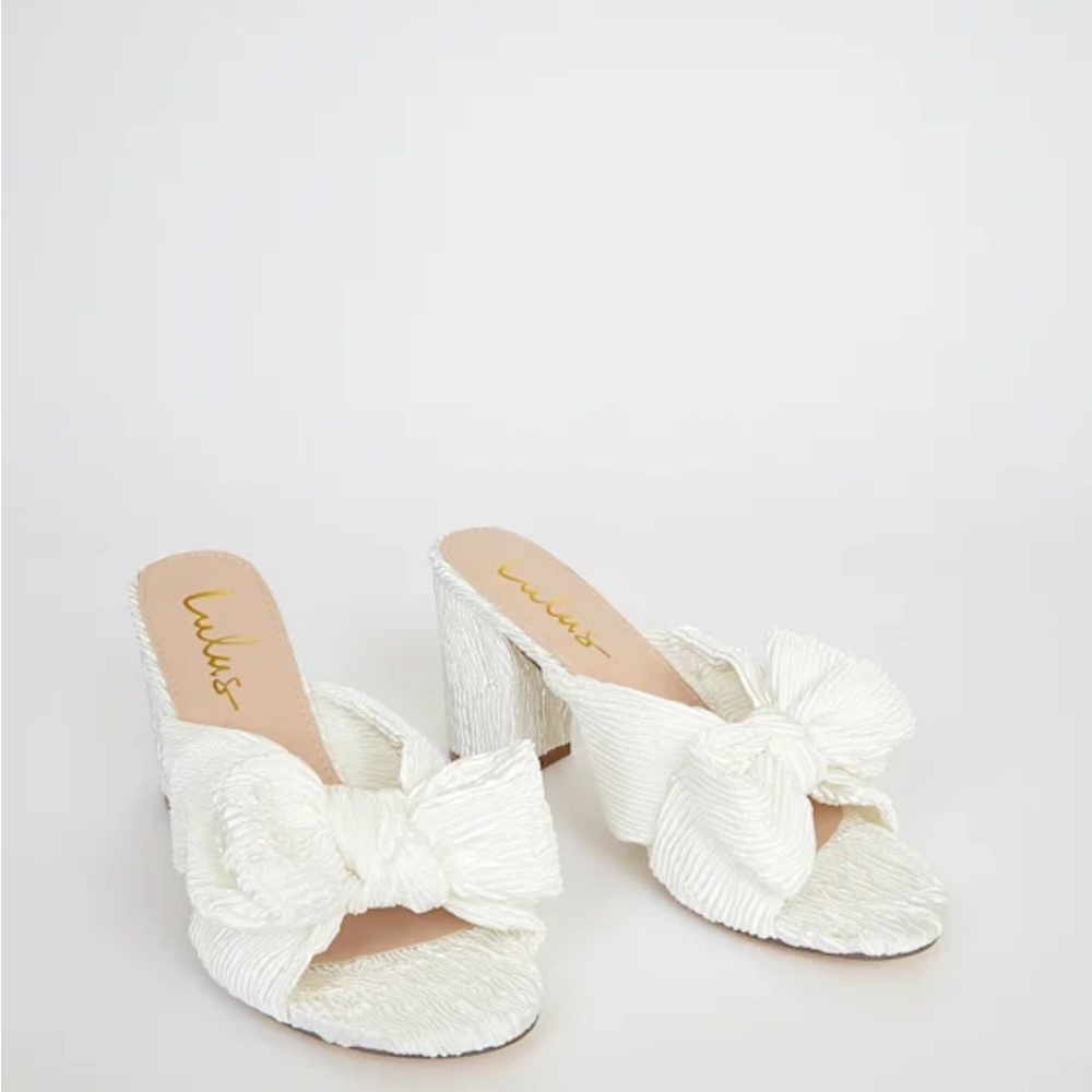 Lulu's Dorothea Knotted Elegant Cream Bow Mules